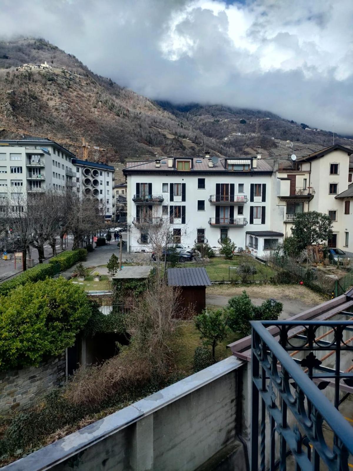 Bernina Station Center Apartment - Tirano Bagian luar foto