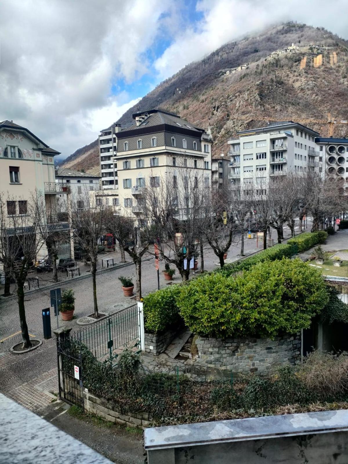 Bernina Station Center Apartment - Tirano Bagian luar foto
