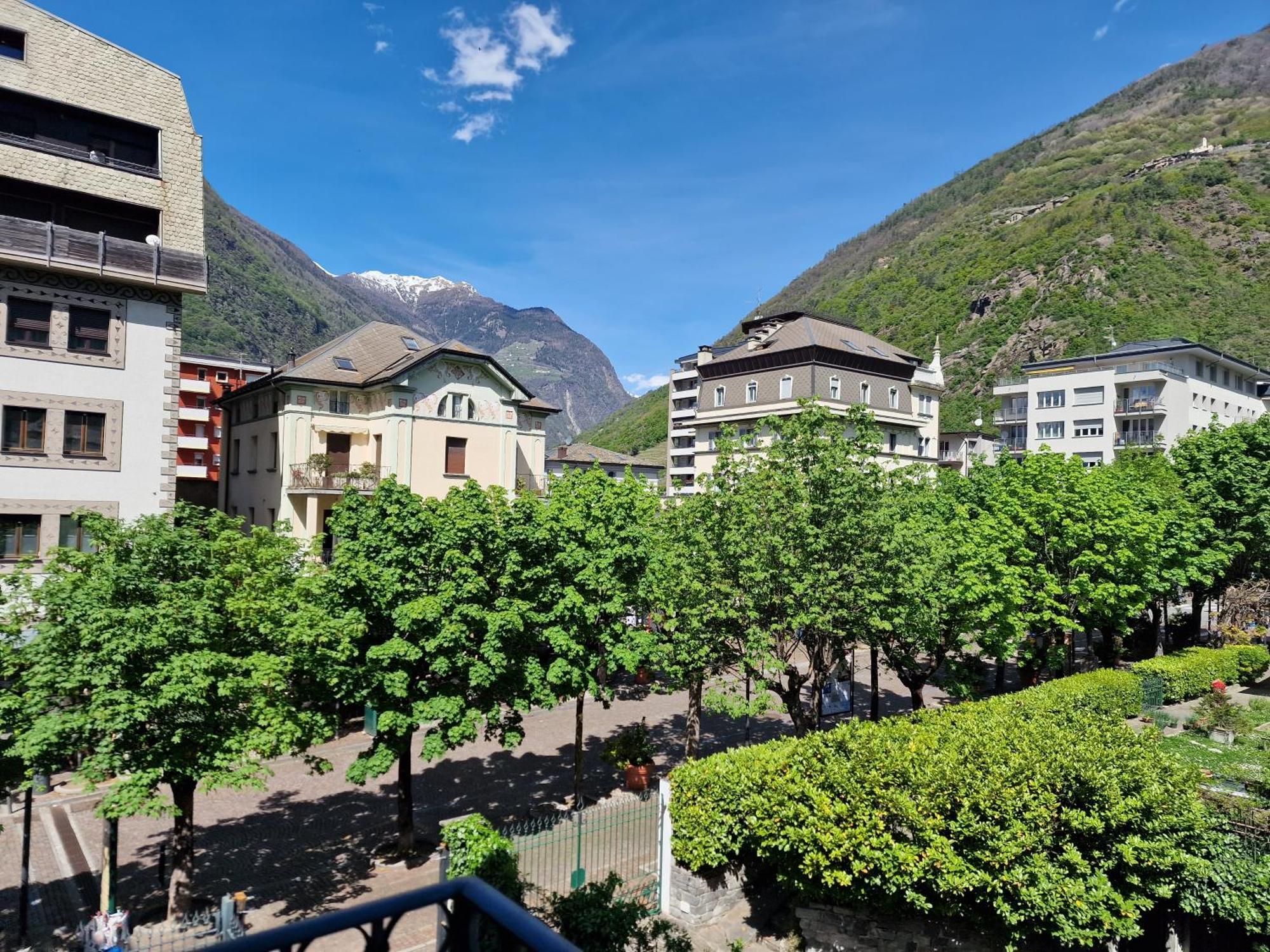 Bernina Station Center Apartment - Tirano Bagian luar foto