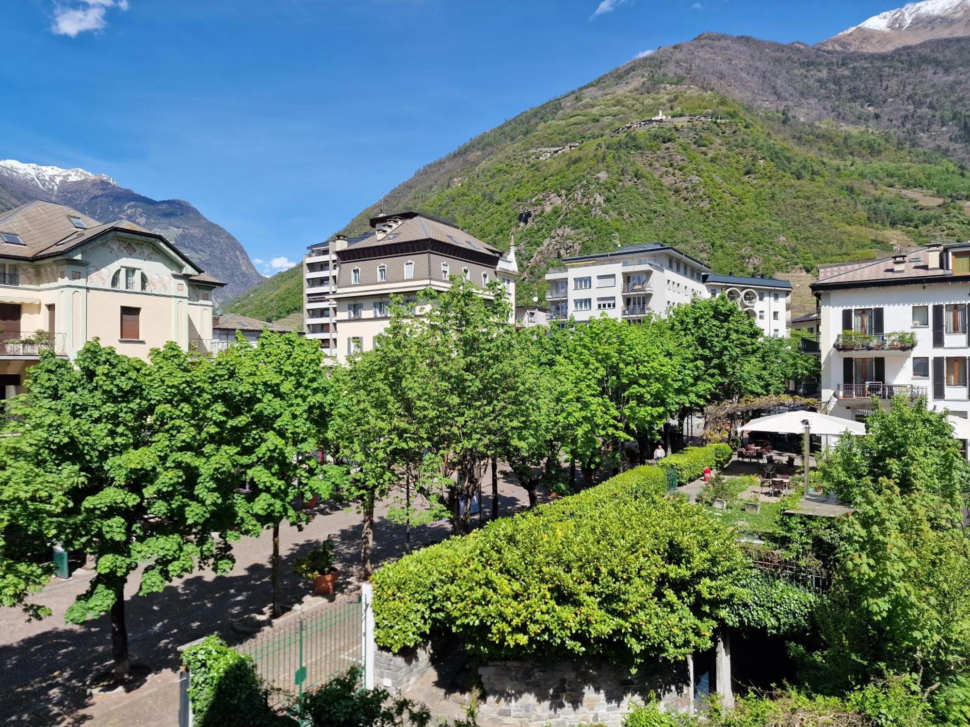 Bernina Station Center Apartment - Tirano Bagian luar foto