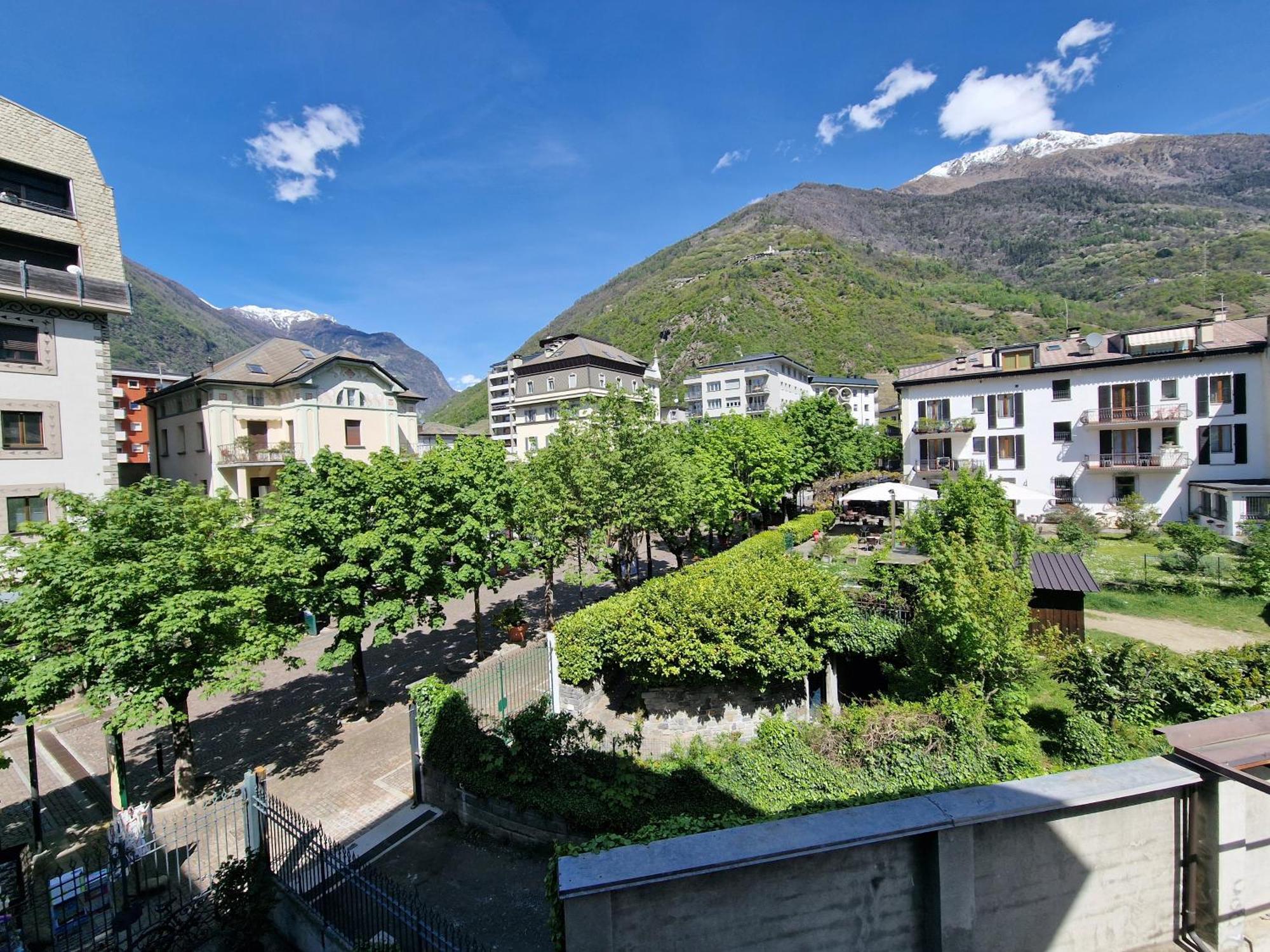 Bernina Station Center Apartment - Tirano Bagian luar foto