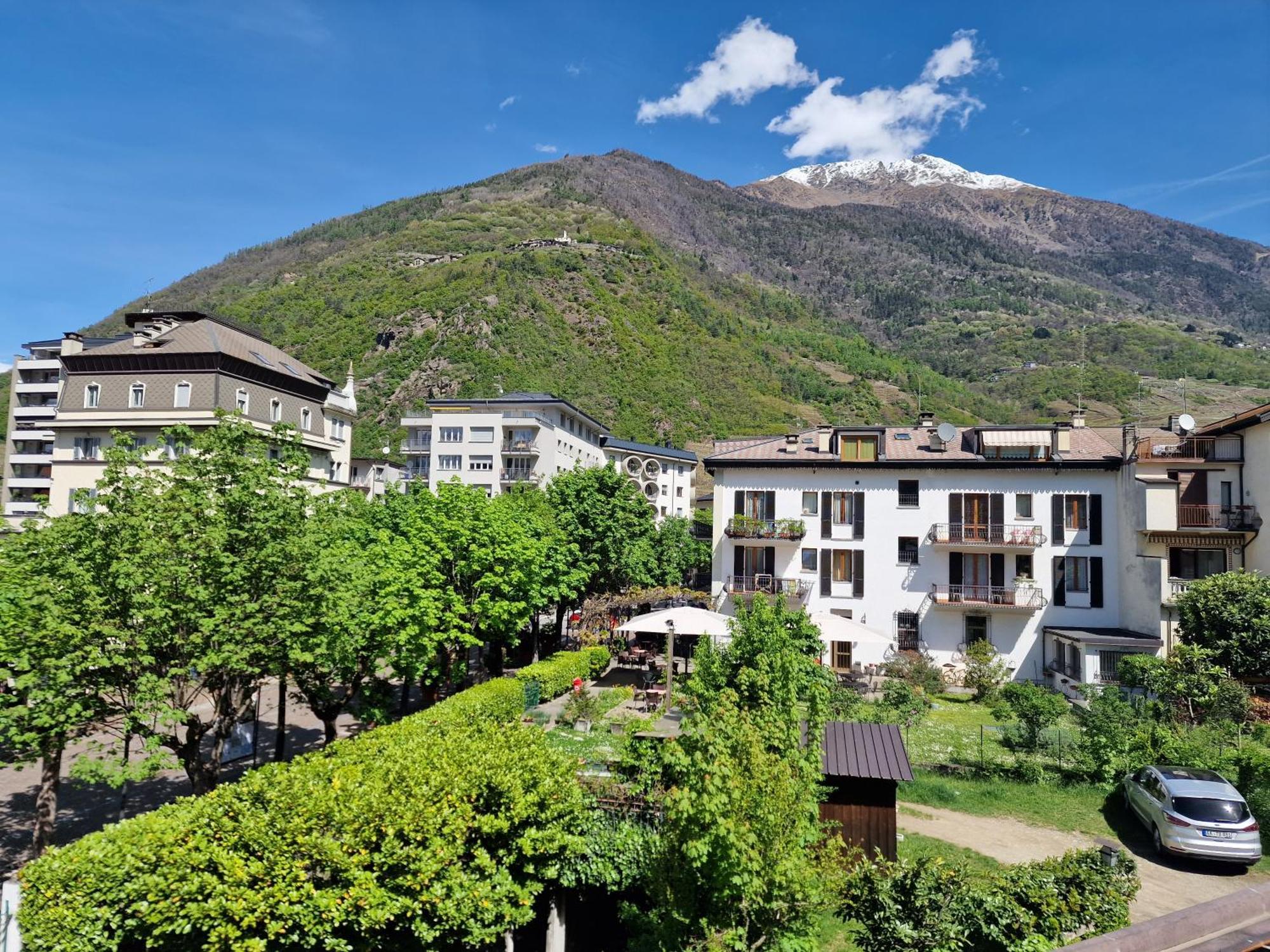 Bernina Station Center Apartment - Tirano Bagian luar foto